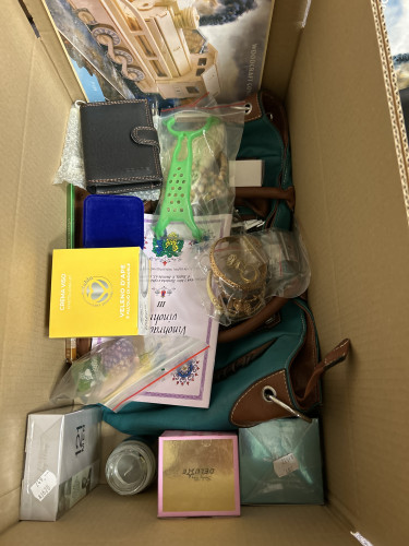 BOX 3500 - PLNÝ PŘEKVAPENÍ S NAŠÍM NEJPOPULÁRNĚJŠÍM ZBOŽÍM (V HODNOTĚ 3500KČ)