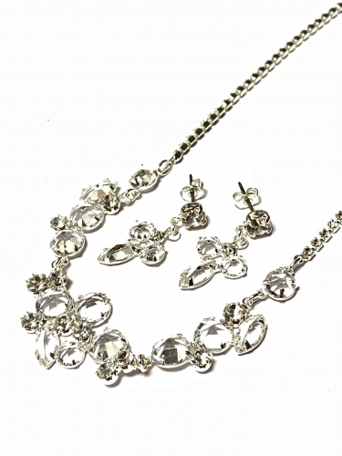 LUXUSNÍ POSTŘÍBŘENÝ SET NÁUŠNIC A NÁHRDELNÍKU SE ŠTRASOVÝM ŘETÍZKEM