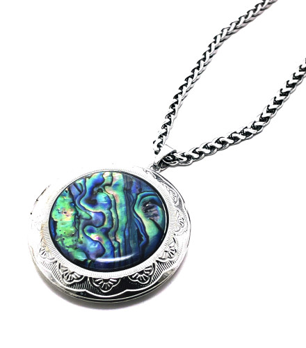 OTEVÍRACÍ MEDAILONEK ZDOBENÝ ABALONE PERLETÍ A GRAVÍROVÁNÍM NA ŘETÍZKU 60CM