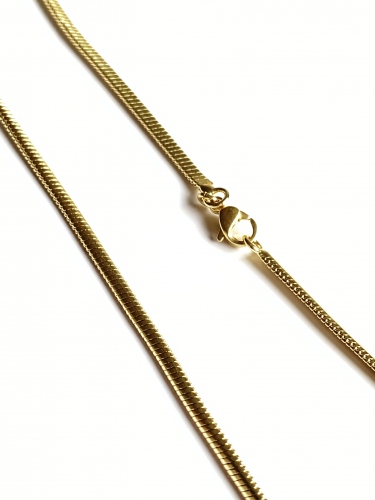 STYLOVÝ NÁHRDELNÍK V BARVĚ 14K ZLATA V DESIGNU HADÍHO VZORU (45CM)