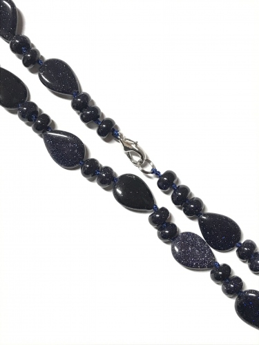 KAMENNÝ NÁHRDELNÍK S MODRÝM GOLDSTONE (41CM)