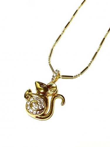 PŘÍVĚSEK MYŠKY V BARVĚ 14K ZLATA S BÍLÝMI KRYSTALY NA PŮVABNÉM ŘETÍZKU