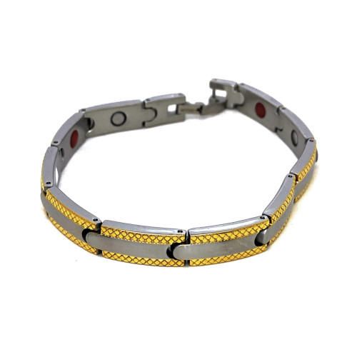 MÓDNÍ MAGNETICKÝ NÁRAMEK V MATNÉM PROVEDENÍ S OZDOBNÝM LEMOVÁNÍM V TÓNU 14K ZL.
