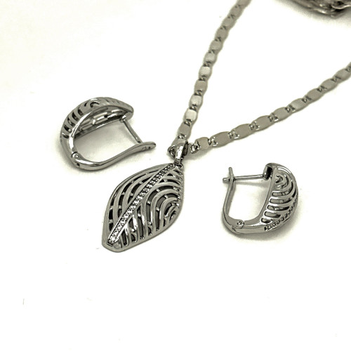 OKOUZLUJÍ SET NÁUŠNIC A PŘÍVĚSKU S VÝRAZNÝM GRAVÍROVANÝM VZOREM + ŘETÍZEK (50CM)