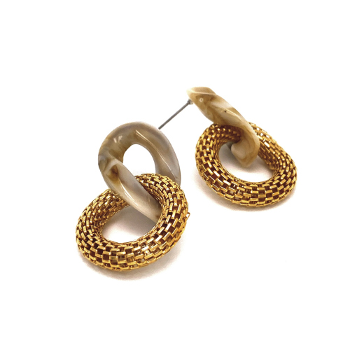 STYLOVÉ PUZETOVÉ VISACÍ NÁUŠNICE DVOU TVARŮ V TÓNU 14K ZLATA A BÉŽOVÉ (3,5CM)
