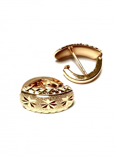 GRAVÍROVANÉ NÁUŠNICE S HVĚZDIČKAMI V BARVĚ 18K ZLATA