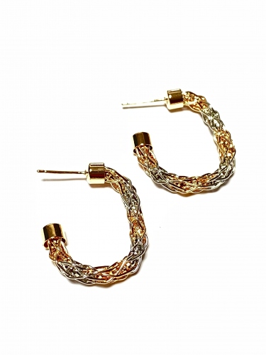 NÁUŠNICE VE DVOU ODSTÍNECH ZLATA S ORIGINÁLNÍM PROPLETENÝM DESIGNEM (2,8CM)