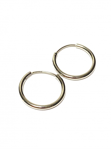 KRUHOVÉ NÁUŠNICE V BARVĚ STŘÍBRA V TENKÉM ELEGANTNÍM PROVEDENÍ (2CM)