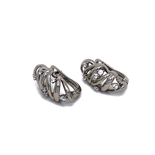 NÁUŠNICE S PROŘEZÁVANÝM VZOREM V BARVĚ STŘÍBRA S BÍLÝMI KRYSTALY (1,7CM)